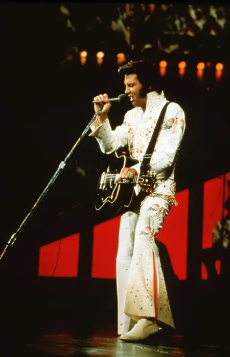 Framed Print : Elvis Presley performs onstage In Hawaii Framed Print : Elvis Presley performs onstage In Hawaii