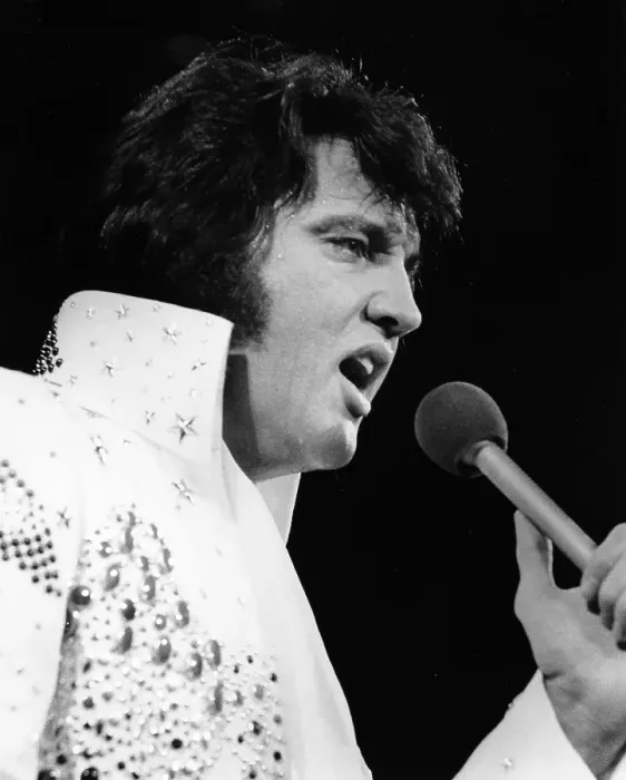 Framed Print : Elvis Presley performs onstage In Hawaii Framed Print : Elvis Presley performs onstage In Hawaii