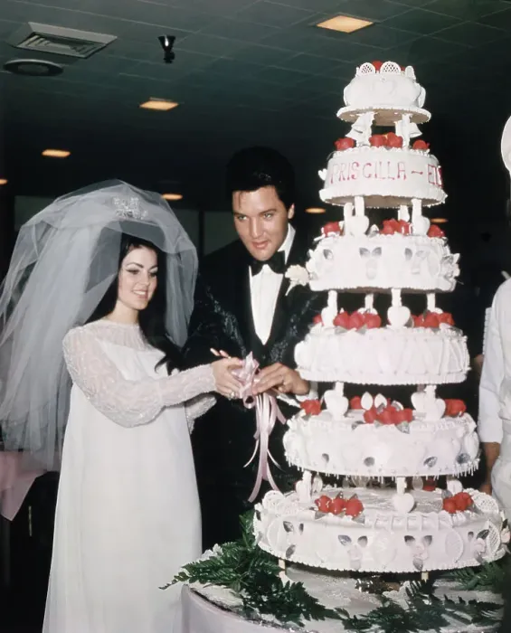 Framed Print : Elvis and Priscilla Presley Cutting Wedding Cake Framed Print : Elvis and Priscilla Presley Cutting Wedding Cake