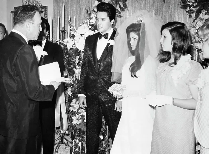 Framed Print : Elvis And Priscilla Presley Getting Married Framed Print : Elvis And Priscilla Presley Getting Married