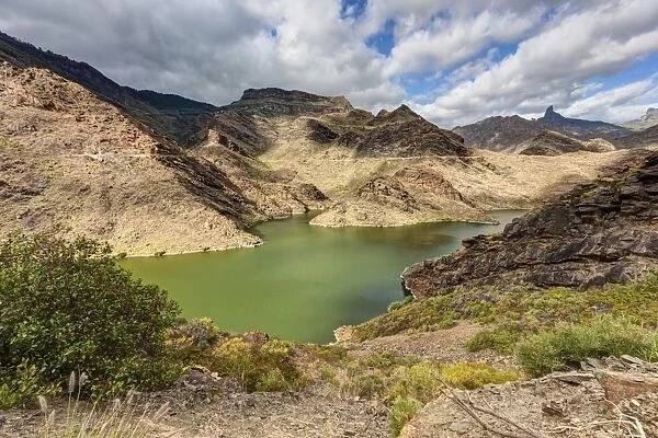 Embalse Presa del Parralillo reservoir, also called the green lake, in the mountains of Caldera de Tejeda, also called a petrified storm, Artenara Region, Gran Canaria, Canary Islands, Spain, Europe, PublicGround