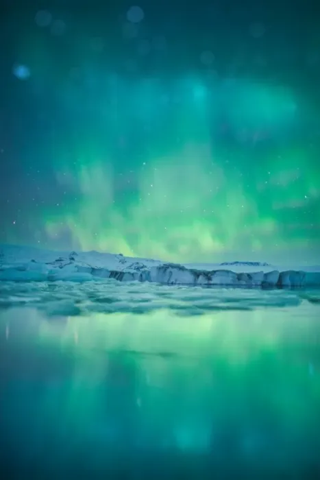 Framed Print : Emerald northern lights with star bokeh