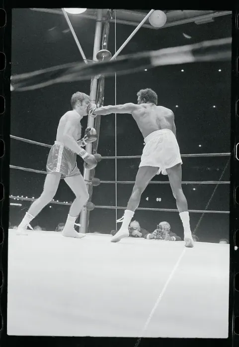 Framed Print : Emile Griffith Boxing Against Nino Benvenuti