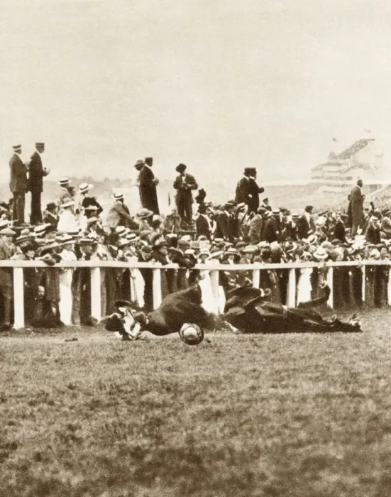 Framed Print : Emily Davison Throwing Herself in Front of a Horse, 1913 Derby, England Framed Print : Emily Davison Throwing Herself in Front of a Horse, 1913 Derby, England