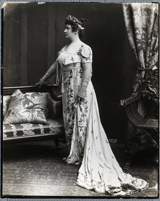 Framed Print : Emma Eames Poses In Costume As Desdemona