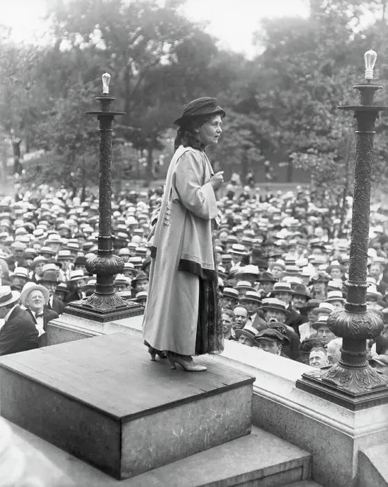 Framed Print : Emmeline Pankhurst Addressing Crowd Framed Print : Emmeline Pankhurst Addressing Crowd