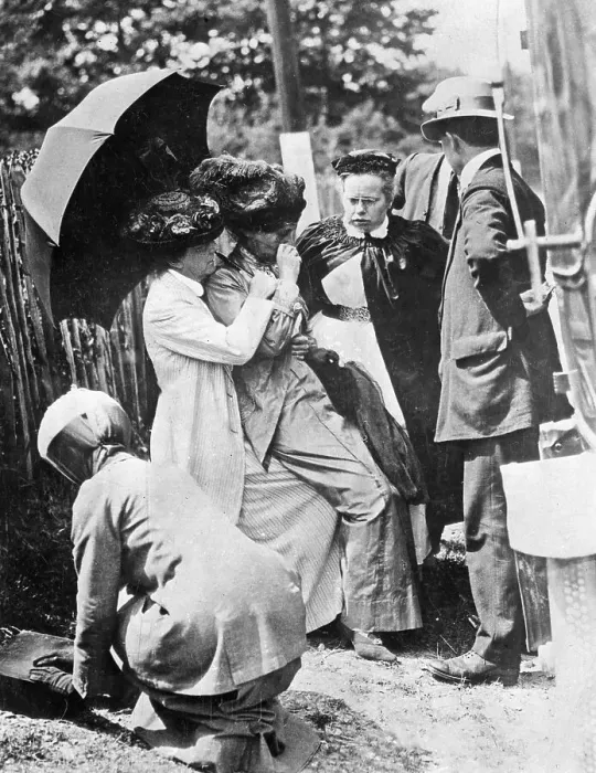 Framed Print : Emmeline Pankhurst Collapsing Framed Print : Emmeline Pankhurst Collapsing
