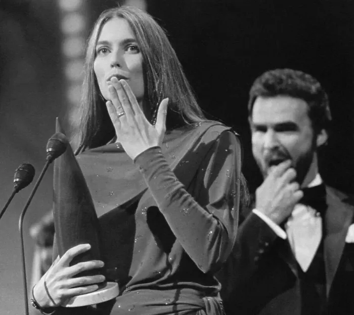 Framed Print : Emmylou Harris Blows A Kiss To Audience Framed Print : Emmylou Harris Blows A Kiss To Audience