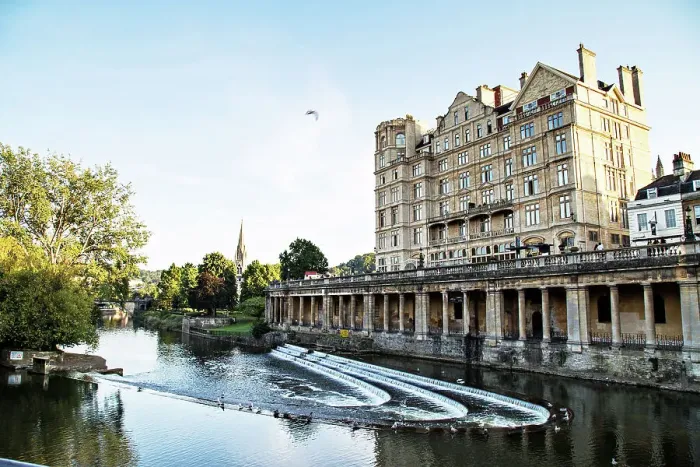 Framed Print : the Empire and River Avon weir in late afternoon sunlight, Bath, UK Framed Print : the Empire and River Avon weir in late afternoon sunlight, Bath, UK