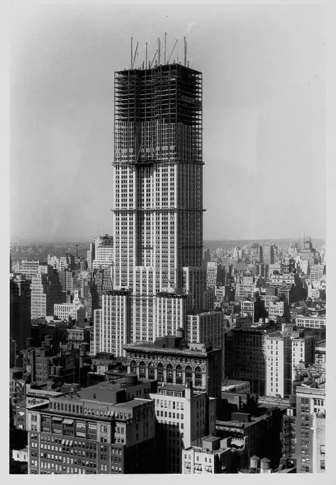 Framed Print : Empire State Building Under Construction Framed Print : Empire State Building Under Construction