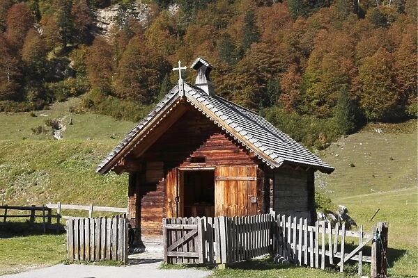 Eng-Alm, small chapel on mountain pasture, Grosser Ahornboden, pasture with maple trees, Risstal, Karwendel Mountains, Tyrol, Austria, Europe, PublicGround