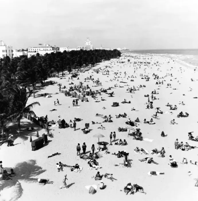 Framed Print : Enjoying Miami Beach Framed Print : Enjoying Miami Beach
