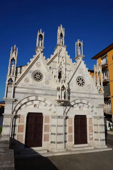 Framed Print : Entrance of the Church of Santa Maria della Spina, Pisa, Italy