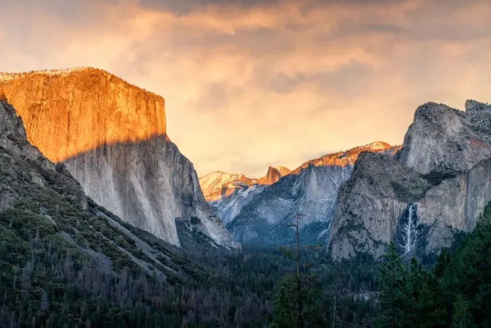 Framed Print : Epic sunset over Yosemite Valley from the Tunnel View Lookout Framed Print : Epic sunset over Yosemite Valley from the Tunnel View Lookout
