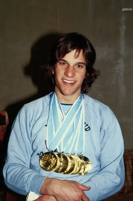 Framed Print : Eric Heiden With Gold Medals