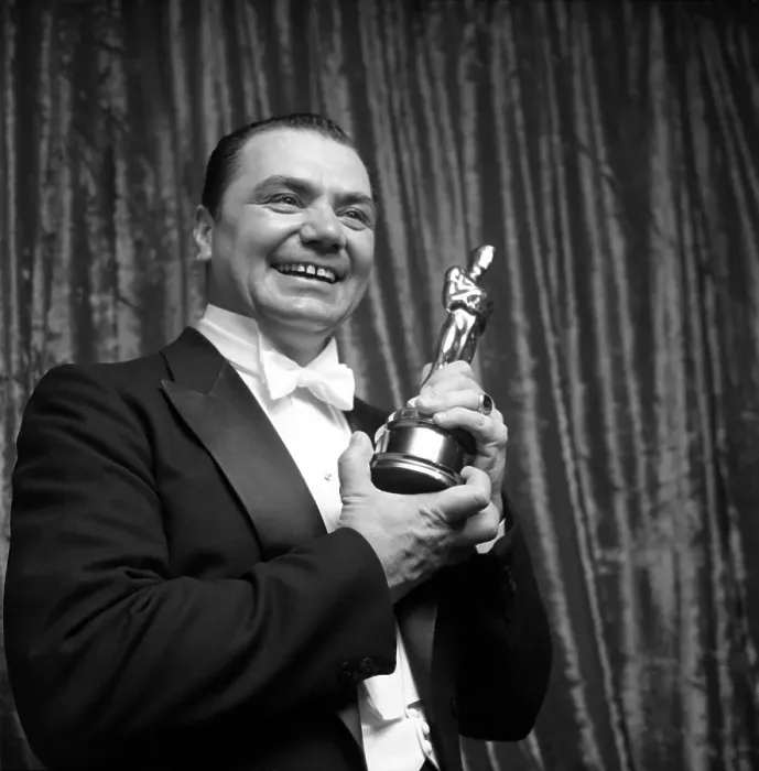 Framed Print : Ernest Borgnine At The Oscars Framed Print : Ernest Borgnine At The Oscars