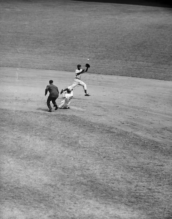 Framed Print : Ernie Banks Making Catch During Game Framed Print : Ernie Banks Making Catch During Game