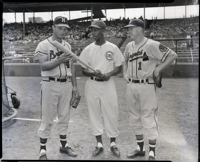 Framed Print : Ernie Banks Talking With Braves Players