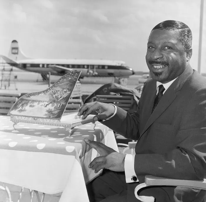 Framed Print : Erroll Garner With Miniature Piano Framed Print : Erroll Garner With Miniature Piano