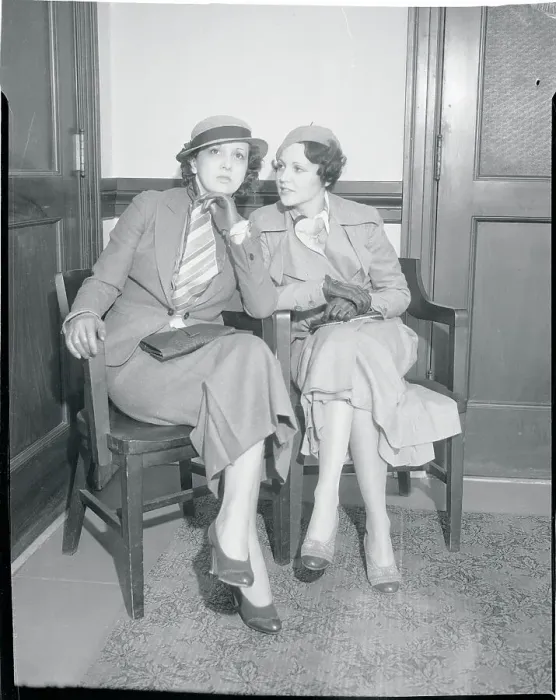 Framed Print : Estelle Taylor Sitting with Sue Carol Framed Print : Estelle Taylor Sitting with Sue Carol