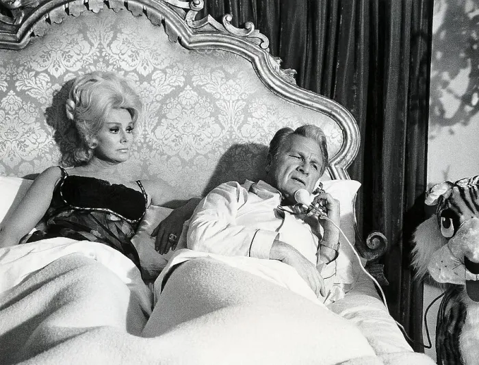 : Eva Gabor And Eddie Albert Laying In Bed : Eva Gabor And Eddie Albert Laying In Bed
