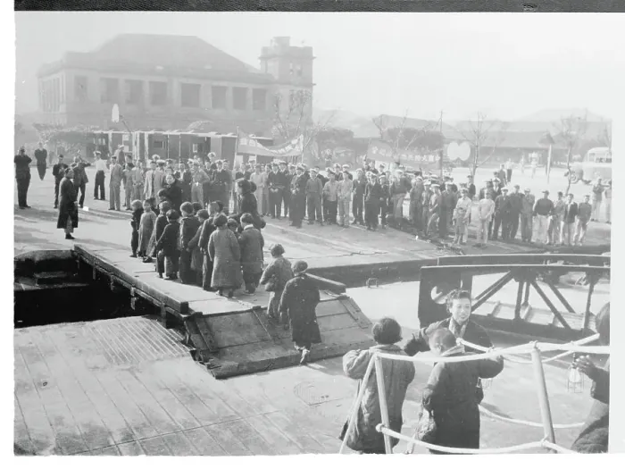 Framed Print : Evacuating Citizens to Formosa