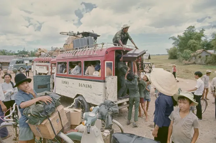 Framed Print : Evacuating Thang Binh, Vietnam War