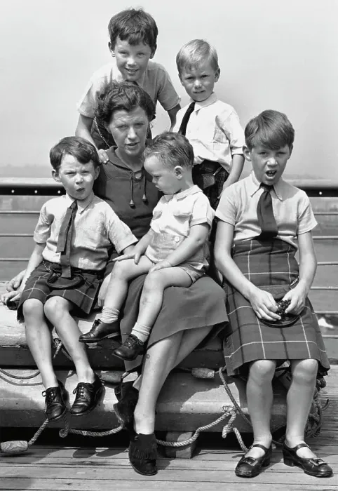Framed Print : Evacuees from Glasgow Framed Print : Evacuees from Glasgow