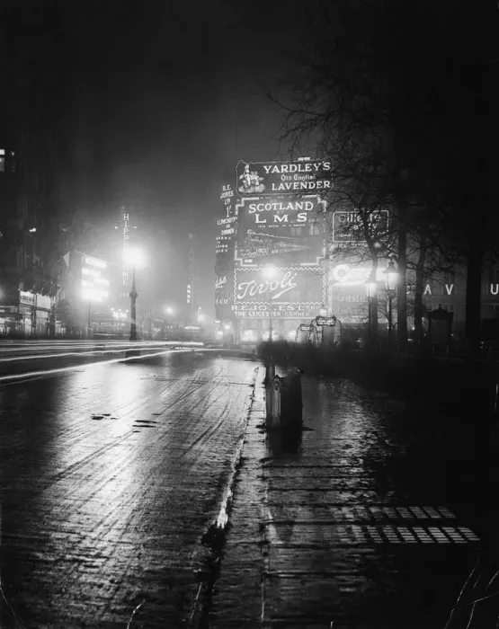 Framed Print : An Evening In Leicester Square Framed Print : An Evening In Leicester Square