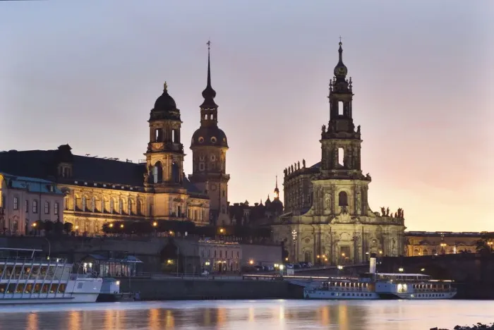 Framed Print : Evening mood in Dresden, as seen from the bank of the Elbe River with a view towards the Terrassenufer promenade with the Castle and Castle Church, Dresden, Saxony, Germany, Europe Framed Print : Evening mood in Dresden, as seen from the bank of the Elbe River with a view towards the Terrassenufer promenade with the Castle and Castle Church, Dresden, Saxony, Germany, Europe