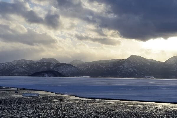 Evening mood at the frozen Lake Kussharo, Akan-Nationalpark, Kawayu Onsen, Hokkaido, Japan