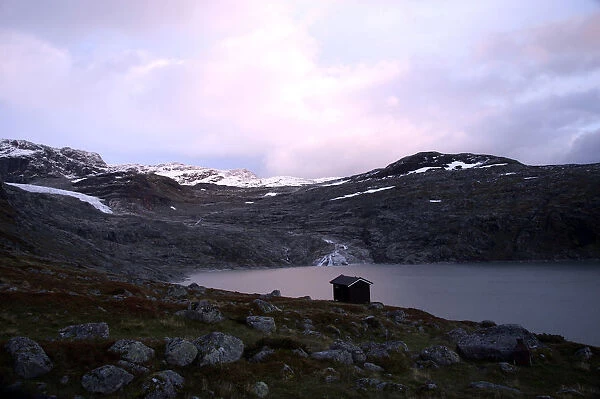 Evening mood at the Rembesdalseter hut, Rembesdalsvatnet, Hardanger mountain plateau, Norway, Europe