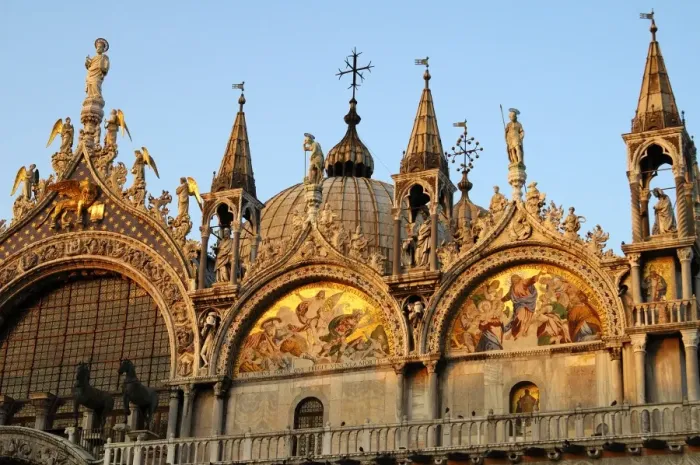 Framed Print : Evening sun at Basilica San Marco, Venice, Italy Framed Print : Evening sun at Basilica San Marco, Venice, Italy