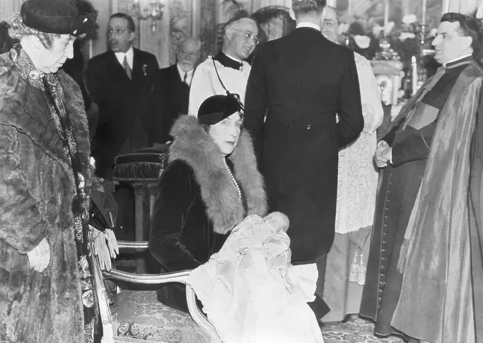 Framed Print : Ex Queen Victoria Holds Her Grandson Framed Print : Ex Queen Victoria Holds Her Grandson