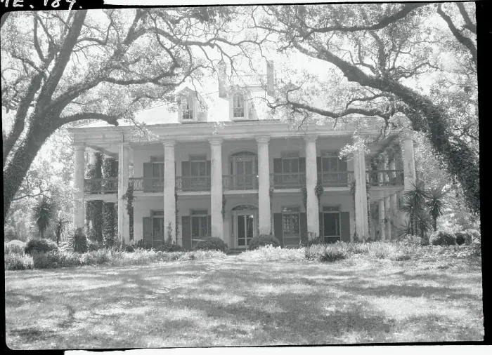Framed Print : Exterior of Large Plantation Home Framed Print : Exterior of Large Plantation Home