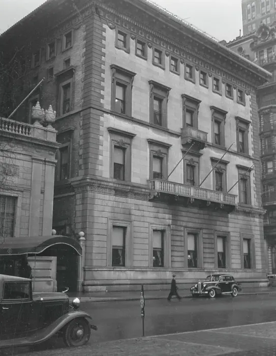 Framed Print : Exterior of Metropolitan Club at Fifth Avenue Framed Print : Exterior of Metropolitan Club at Fifth Avenue