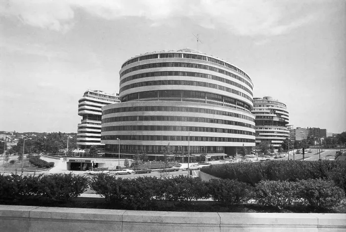 Framed Print : Exterior Shot of Watergate Complex Framed Print : Exterior Shot of Watergate Complex