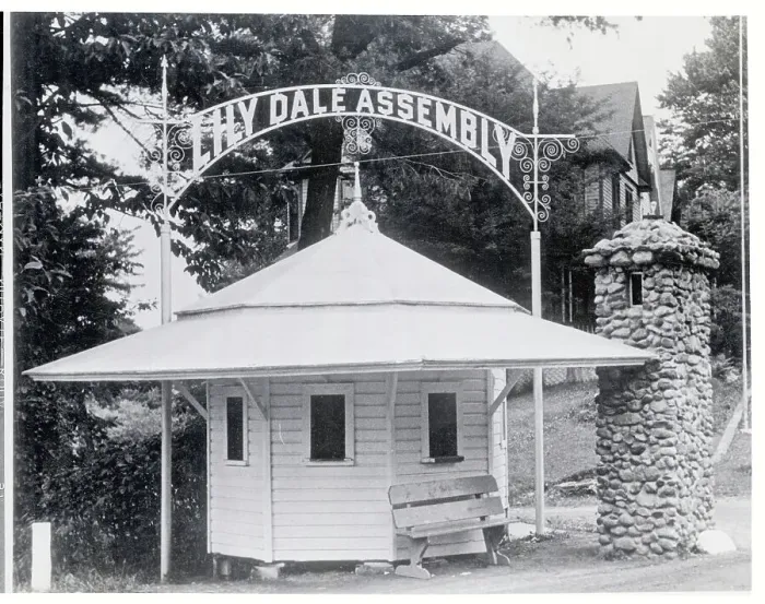 Framed Print : Exterior of Spiritualists Meeting Place Framed Print : Exterior of Spiritualists Meeting Place