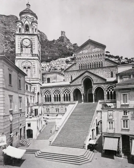 Framed Print : Exterior View of Elaborate Building in Amalfi Framed Print : Exterior View of Elaborate Building in Amalfi