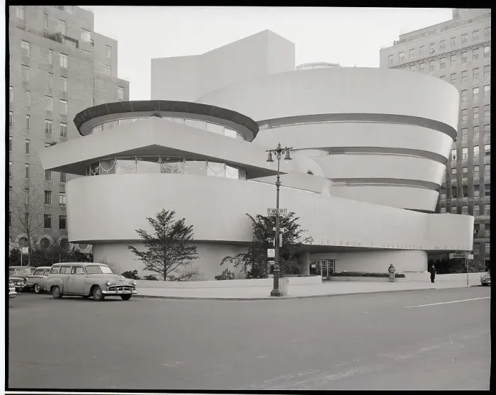 Framed Print : Exterior View Of Guggenheim Museum Framed Print : Exterior View Of Guggenheim Museum