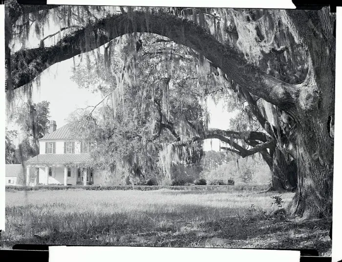 Framed Print : Exterior View of an Old Southern Home Framed Print : Exterior View of an Old Southern Home