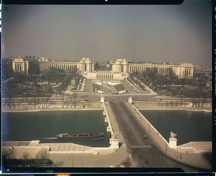 Framed Print : Exterior View of the Palais de Chaillot
