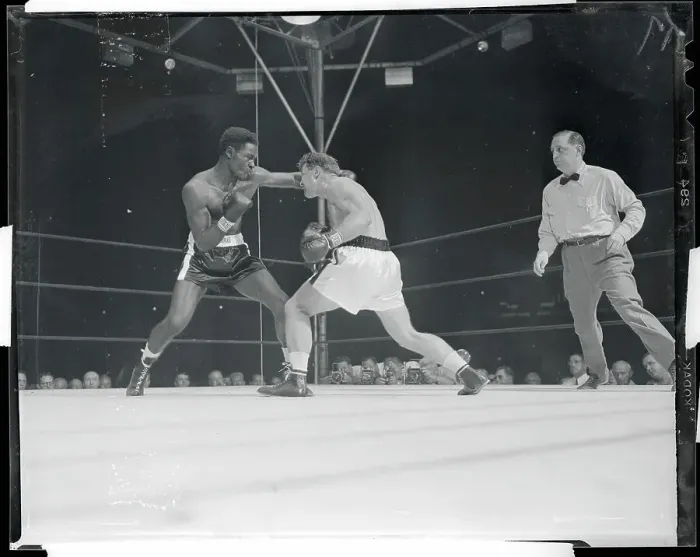 Framed Print : Ezzard Charles Punching Gus Lesnevich Framed Print : Ezzard Charles Punching Gus Lesnevich