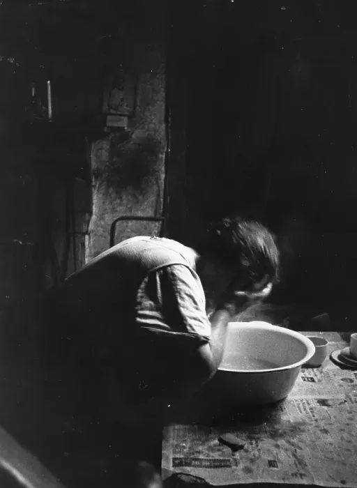 Framed Print : Face Wash. June 1957: A woman washing her face over a basin in her run-down Liverpool home Framed Print : Face Wash. June 1957: A woman washing her face over a basin in her run-down Liverpool home