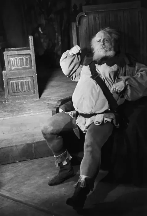 Framed Print : Falstaff. British actor Ralph Richardson (1902 - 1983) as Falstaff in the Framed Print : Falstaff. British actor Ralph Richardson (1902 - 1983) as Falstaff in the