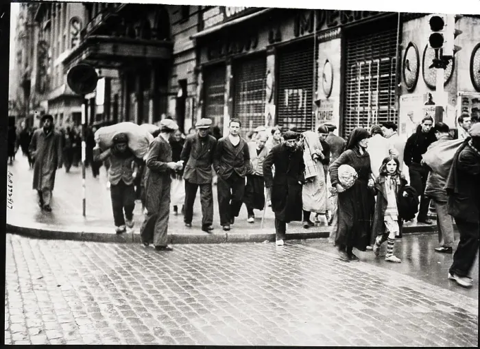 Framed Print : Families Leaving Madrid
