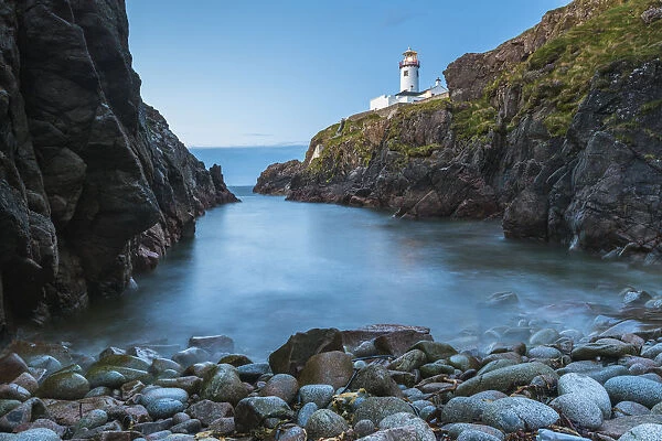 Fanad Head (FAanaid) lighthouse, County Donegal, Ulster region, Ireland, Europe. Lighthouse and its cove at dusk