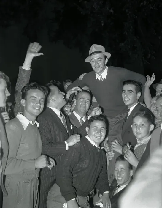 Framed Print : Fans Carrying Sam Snead After Victory Framed Print : Fans Carrying Sam Snead After Victory