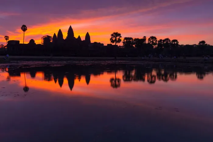 Framed Print : Fantastic Sunrise and Silhouette of Angkor Wat Framed Print : Fantastic Sunrise and Silhouette of Angkor Wat