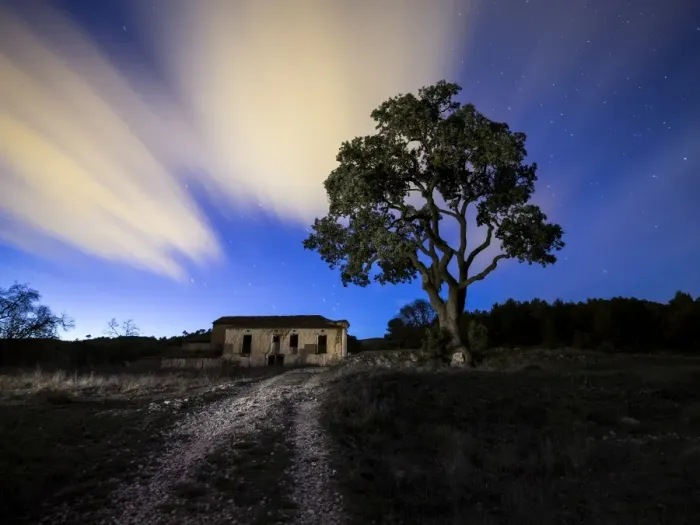 Framed Print : Farmhouse desatibada in ruins with a great oak of more than 200 years